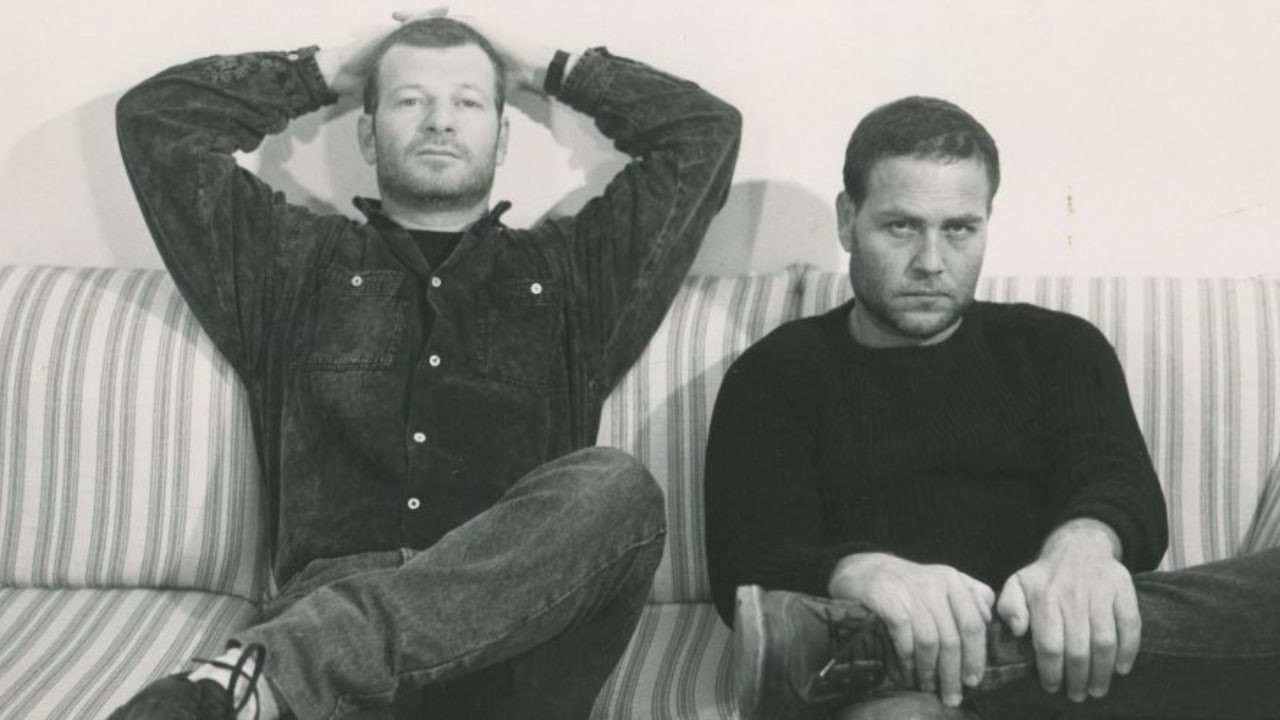 צפייה בסרט המלא - בגלל המלחמה ההיא - לצפיה בטריילר