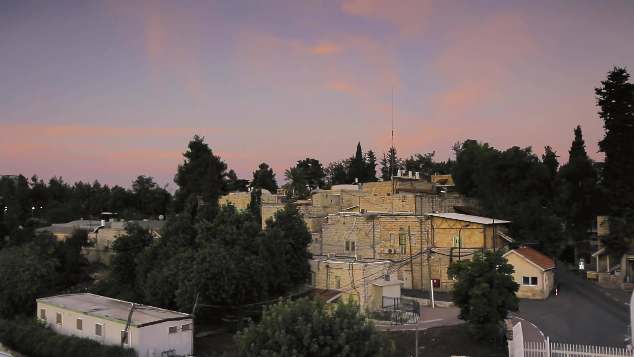 צפייה בסרט המלא נולד בדיר יאסין - צפייה בטריילר