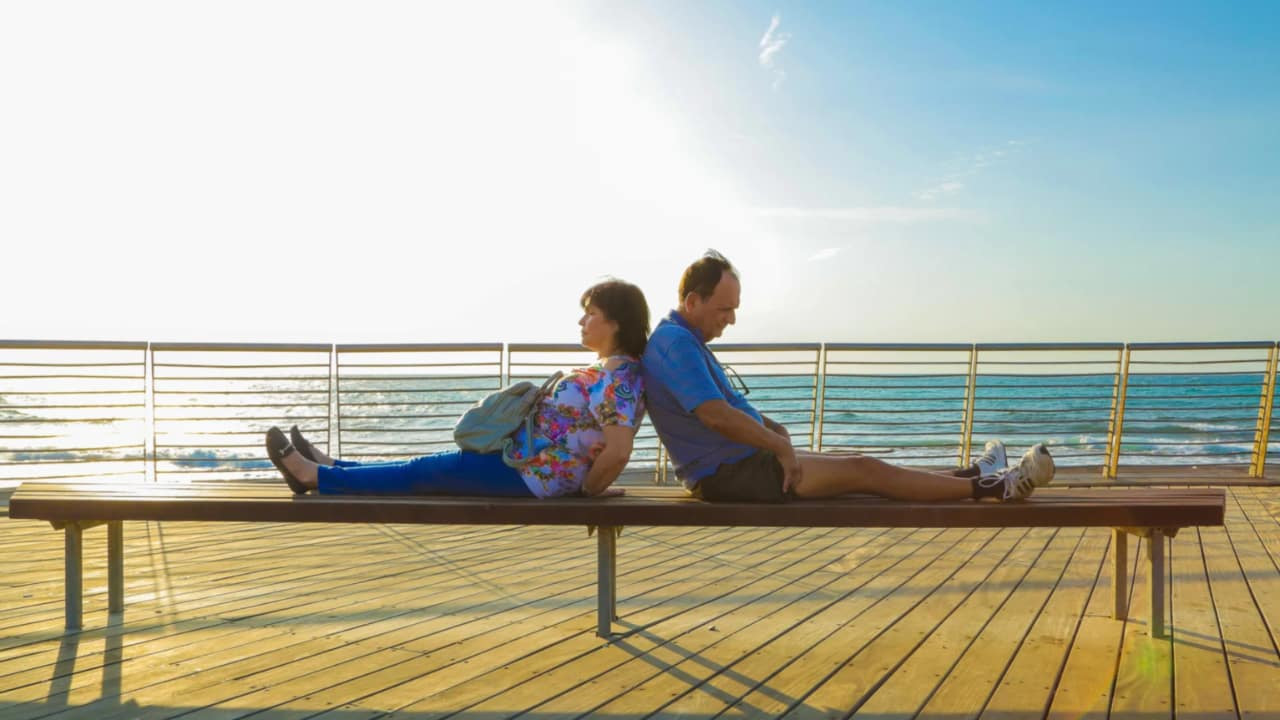 צפייה בסרט המלא - מסיבת פרישה - לצפיה בטריילר